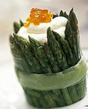 Asparagus with white mousse and Salmon Roe